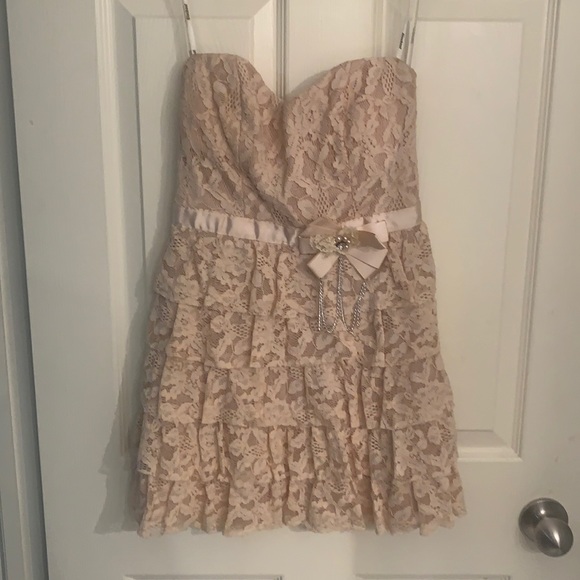 Strapless light pink/cream lace dress (size 10 Australian) - Picture 3 of 7